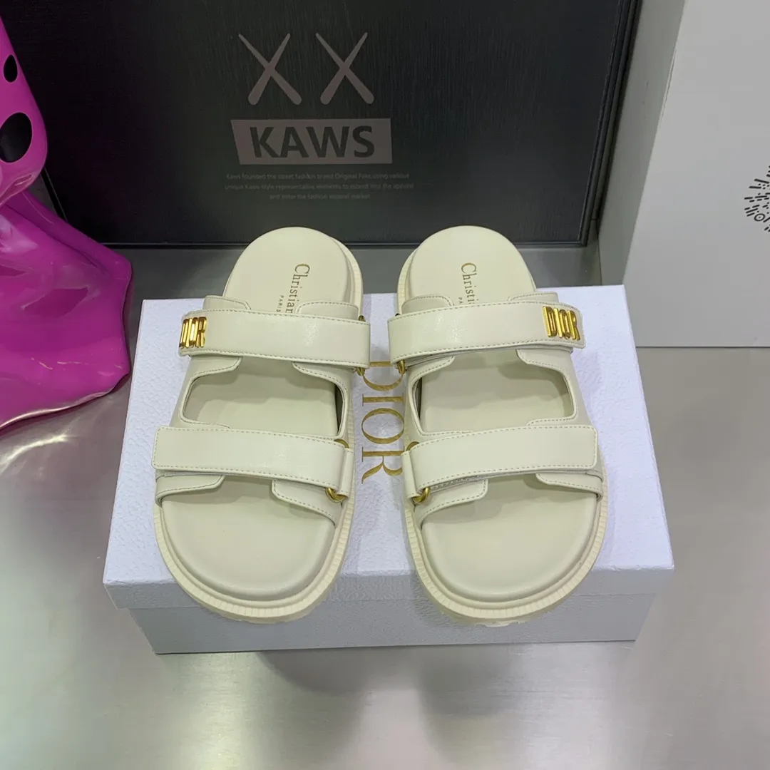 👟👟Ex-factory price 440👟👟 Women's shoes factory Women's shoes factory Dior Dior 2022 spring and summer new Act thick-soled casual women's shoes CD letter logo hardware buckle open-toe slippers Stars' same style flat-bottomed round-toe retro beach shoes Top version on the market Material: imported calfskin upper/imported metal cowhide + cowhide feet + water-dyed sheepskin lining + original molded T👟👟Factory price U outsole Size: 34-41 (34.40.41 customization is not returnable)